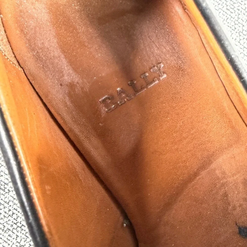 Bally peeling present